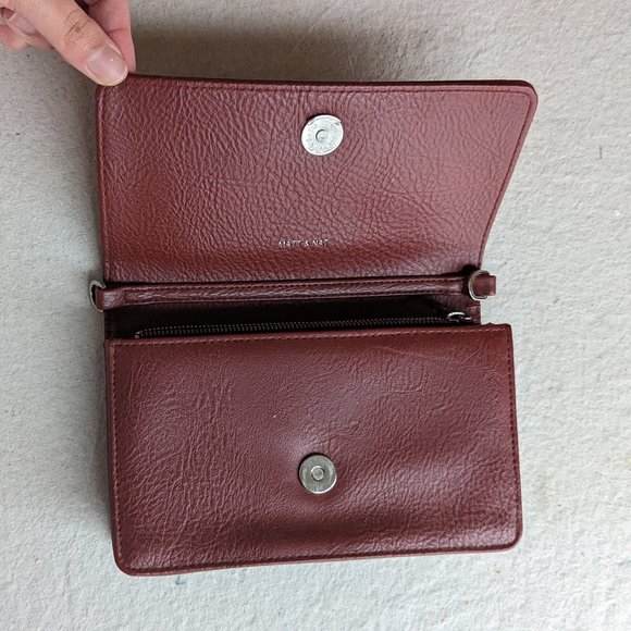 Matt & Nat Vegan Leather Wallet in Burgundy - Picture 3 of 4